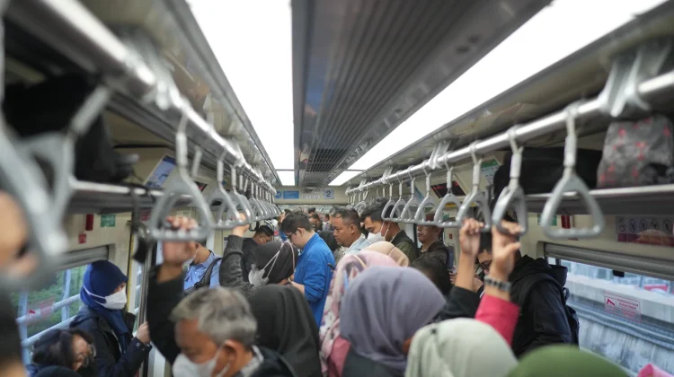 Sebanyak 270.696 Orang Gunakan LRT Jabodebek selama Libur Paskah