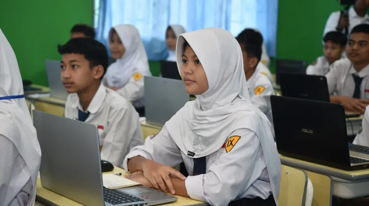 Hampir Dua Juta Siswa Ikuti TKA SMP Gelombang Pertama