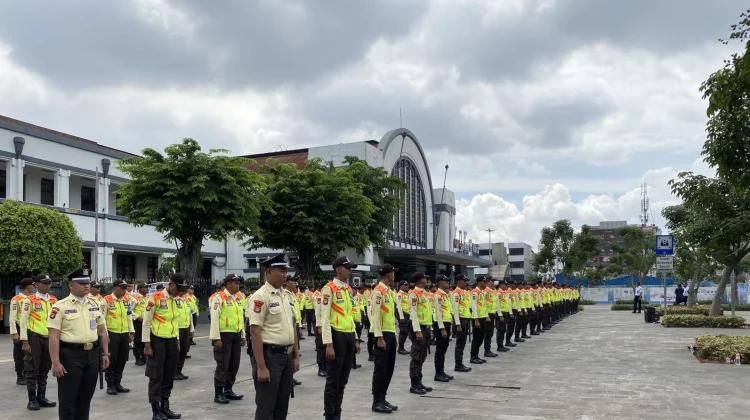 KAI Services Mengingatkan Penumpang KRL Mengutamakan Keselamatan