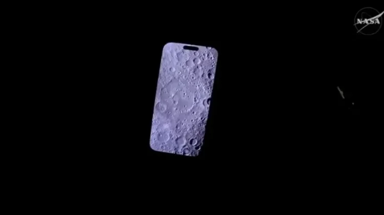 Astronot Artemis II Abadikan Momen Mengelilingi Bulan dengan iPhone
