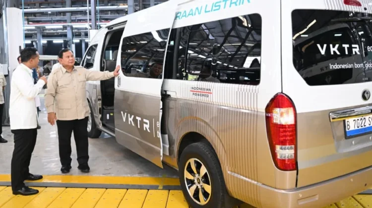 Presiden Targetkan Indonesia Jadi Produsen Mobil Sedan Tenaga Listrik