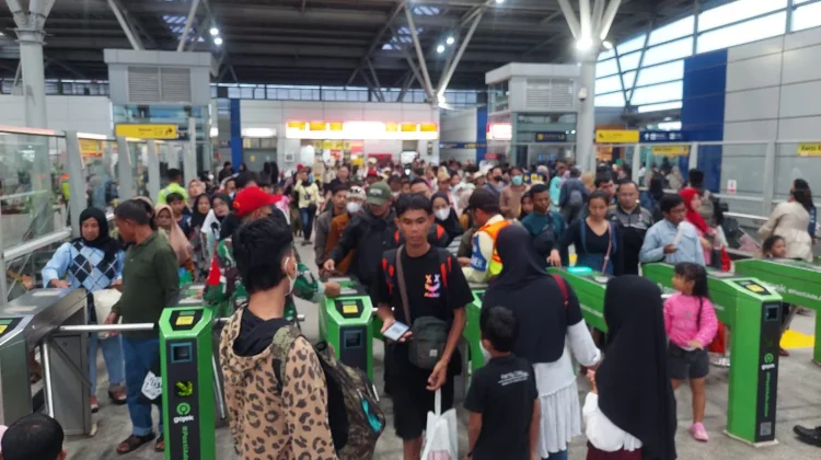 KAI Perluas Elektrifikasi Jalur hingga Cikampek demi Menunjang Mobilitas