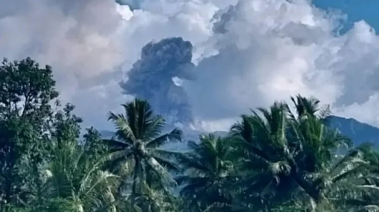 Gunung Dukono Kembali Erupsi, Semburkan Abu Vulkanik 1.200 Meter
