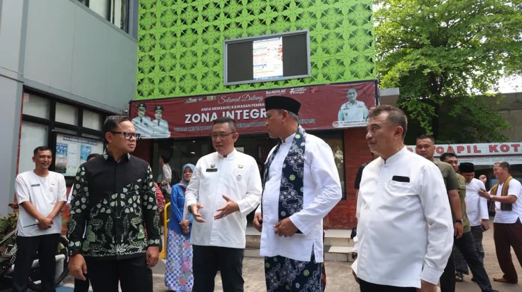 Wamendagri Tinjau Penerapan WFH di Pemkot Bekasi, Pastikan Berjalan Sesuai Aturan