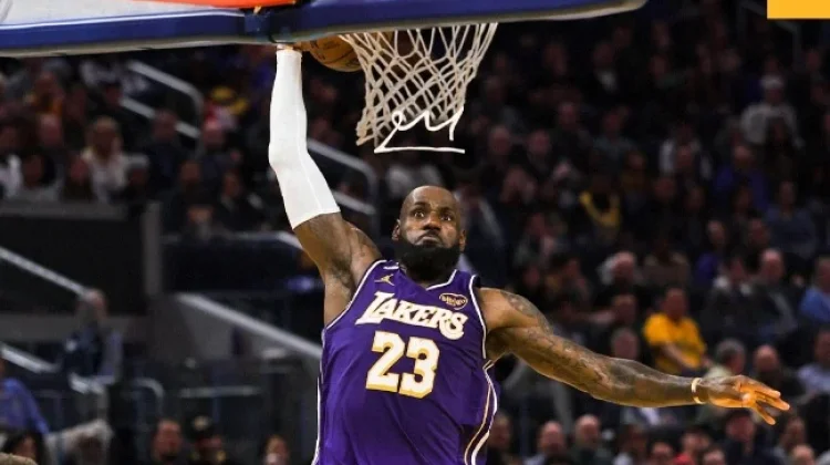 Performa Ganas LeBron Hentikan Warriors