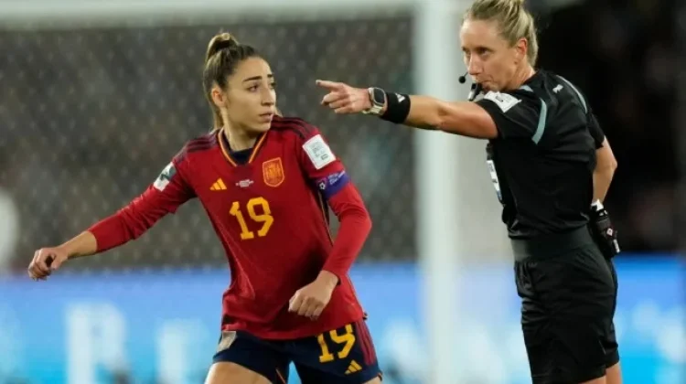 Dua Wasit Wanita Siap Ukir Sejarah di Piala Dunia 2026