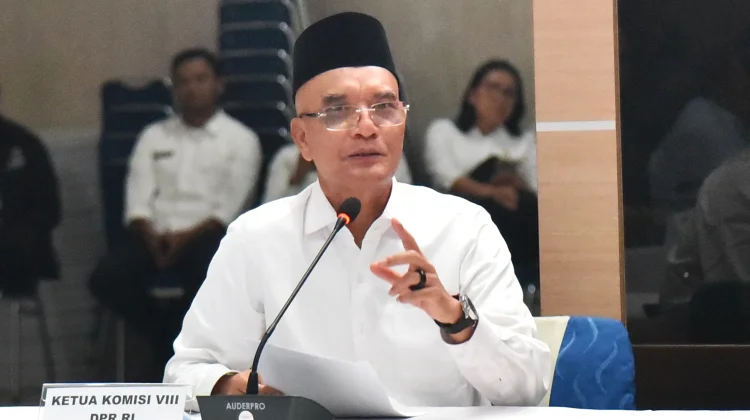 Cegah Masalah Baru, DPR Minta 'War Tiket' Haji Perlu Dikaji Mendalam