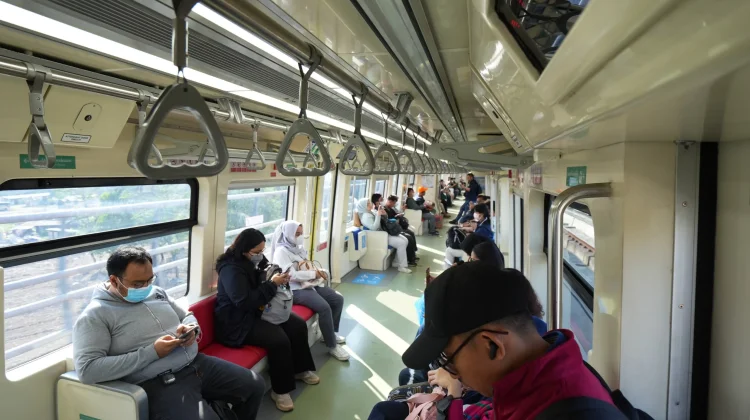 Pengguna LRT Jabodebek Turun saat WFH ASN Hari Pertama, Ini Evaluasinya