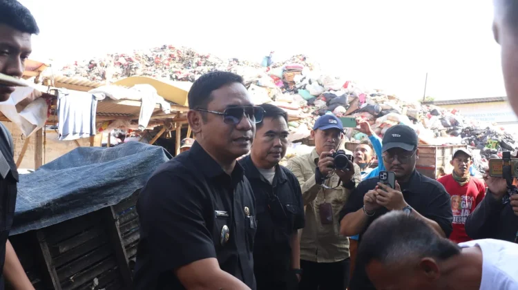 Dapat Aduan Warga, Pemkab Bekasi Tutup TPS Ilegal di Tambun Utara