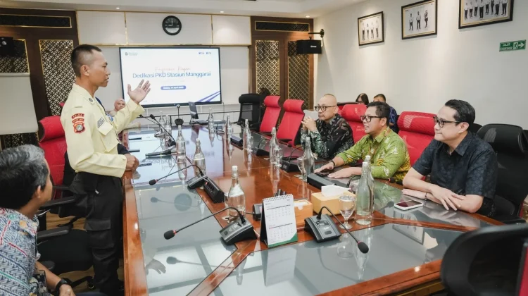 Apresiasi Petugas Keamanan, KAI Services Serahkan Penghargaan
