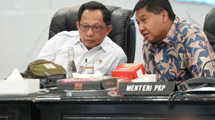 Mendagri Apresiasi Bedah Rumah Kementerian PKP di Papua