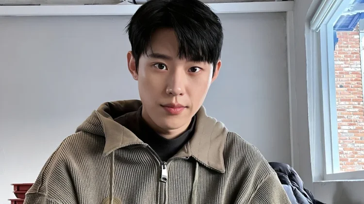 Kim Sung Cheol Debut Peran Sebagai Dokter Lewat Drama 'Sleeping Doctor'