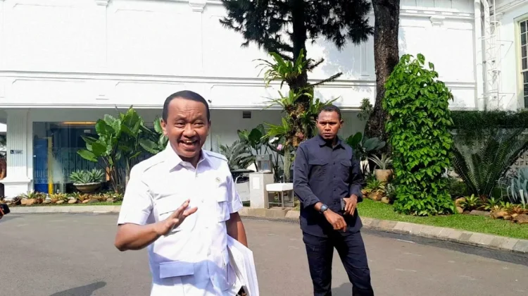 Menteri Bahlil Penasaran Pencipta Lagu MBG "Mas Bahlil Ganteng"