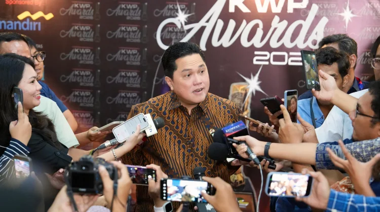 Menpora Erick Thohir Raih Penghargaan Diplomasi Olahraga KWP Awards