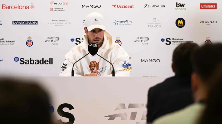 Alcaraz Mundur dari Barcelona Open, Sinner Tetap Peringkat Satu Dunia