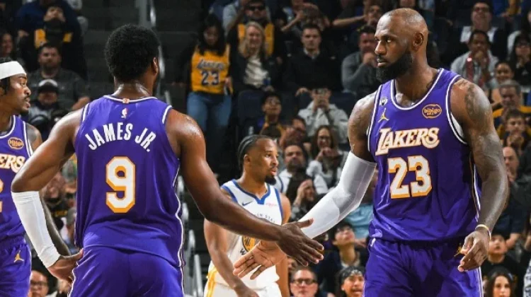 Duet Keluarga James Bikin Lakers Lebih Berbahaya di Playoff