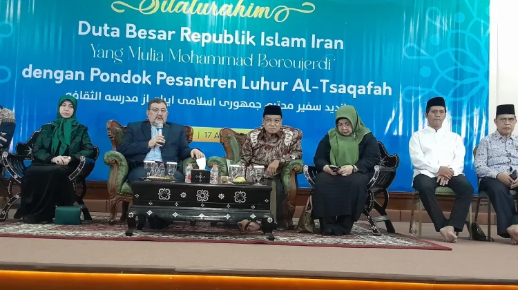 Dubes Iran Ajak Santri Perkuat Persatuan Umat