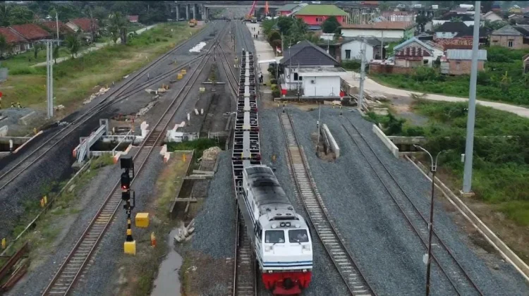 KAI Operasikan 780 Gerbong Datar untuk Perkuat Distribusi Energi