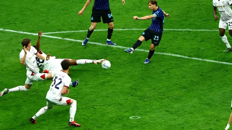 Inter Kalahkan Cagliari 3-0, Chivu Puji Mentalitas Tim