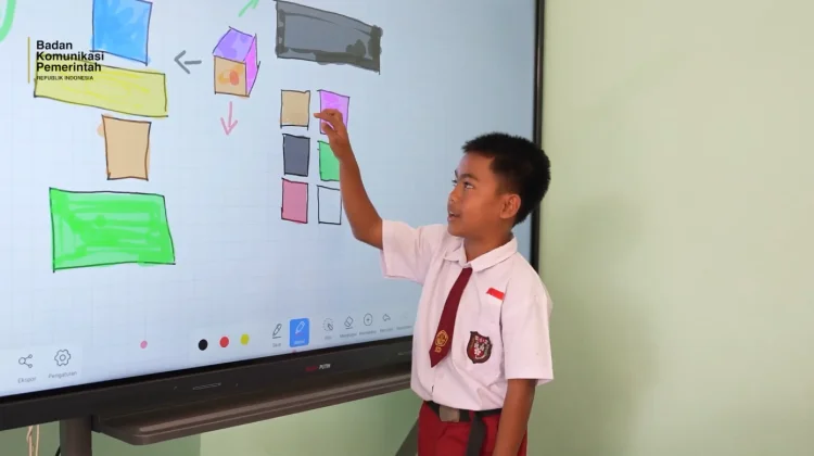 Papan Digital Tingkatkan Semangat Belajar Siswa