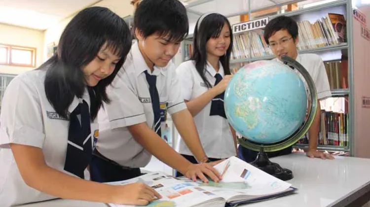 Tekan Cyber Bullying, Sekolah di Bekasi Dukung Pembatasan Sosmed pada Anak
