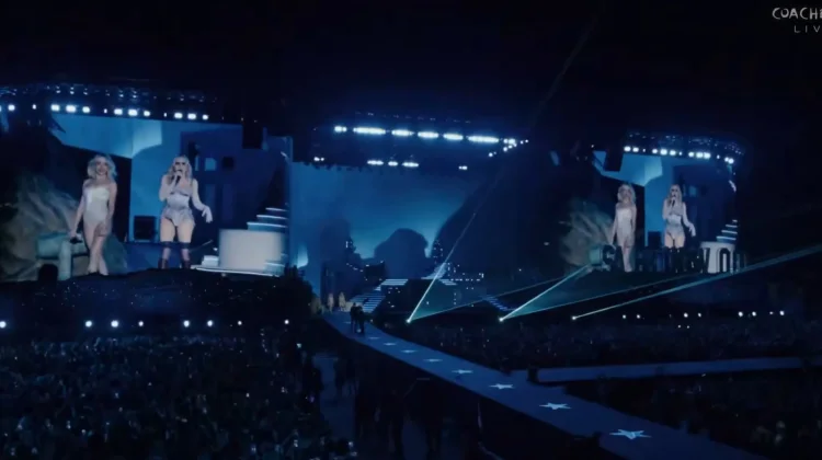 Madonna Kejutkan Penonton Coachella, Tampil Bareng Sabrina Carpenter