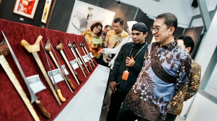Menbud Fadli Resmikan 'Solo Arts and Culture Exhibition' di Surakarta