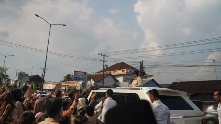Sapaan Hangat Presiden Prabowo di Magelang, Warga Tumpah Ruah di Pinggir Jalan
