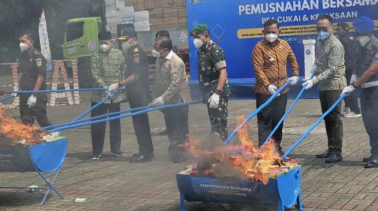 Bea Cukai Musnahkan Barang Ilegal Rp34,81 Miliar