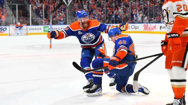 Bangkit di Menit Terakhir, Oilers bungkam Ducks 4-3 di Game 1
