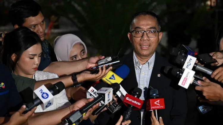 Presiden Prabowo Minta Percepatan Pengembangan PLTS hingga 100 giga watt.