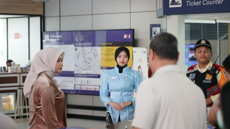 LRT Jabodebek Rayakan Hari Kartini lewat Kebaya dan Konten Digital