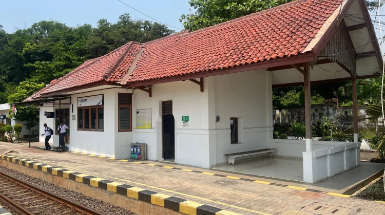 Stasiun Plabuan dan Comal Ditingkatkan untuk Melayani Naik-Turun Penumpang