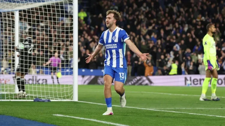 Hurzeler Puji Performa Konsisten Brighton usai Hajar Chelsea 3-0