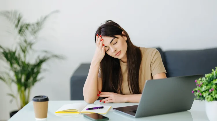 Burnout di Usia 20-an, Normal atau Tanda Bahaya?