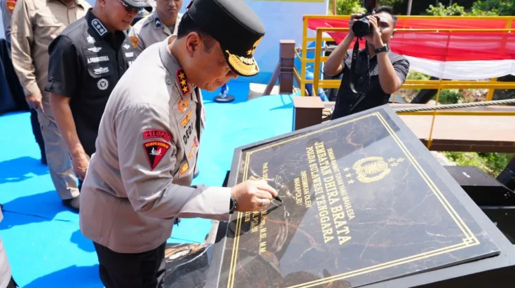 Wakapolri Resmikan Jembatan Perintis 'Dhira Brata' di Kabupaten Kolaka