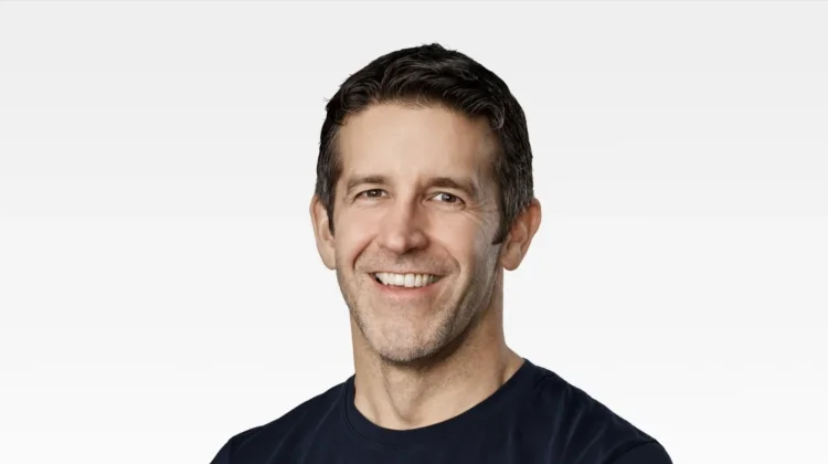 Siapa John Ternus? Insinyur Apple yang Kini Jadi CEO Pengganti Tim Cook