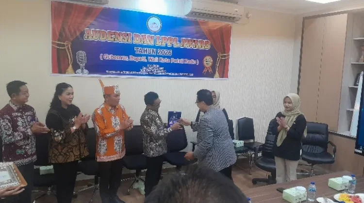 Bupati Murung Raya Terima Penghargaan, Perkuat Kerjasama dengan RRI