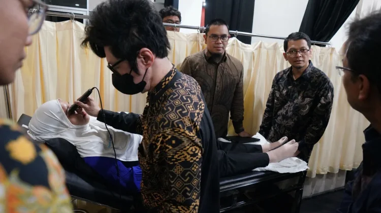 Dukung Penurunan Angka Kematian Ibu, PLN Salurkan Alat Deteksi Risiko Kehamilan