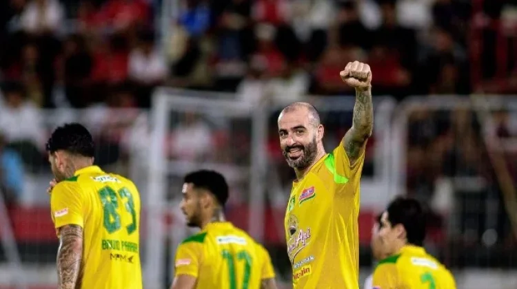 Persebaya Menggila, Malut United Takluk tanpa Balas