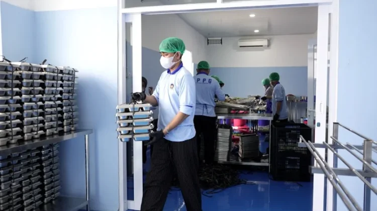 Dapur MBG di Tangerang Libatkan 11 Napi Jadi Relawan Pencuci Ompreng