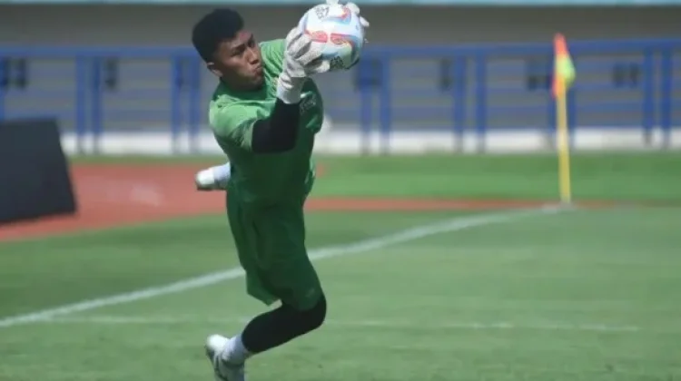 Fitrah Maulana Muncul  Harapan Baru di Bawah Mistar Persib