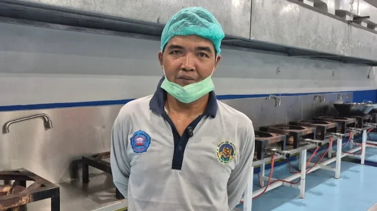 Usai Kena PHK, Suranto Temukan Harapan Baru di Dapur MBG