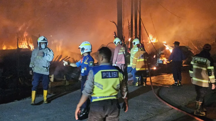 Kebakaran Hanguskan Dua Gudang di Kabupaten Tangerang