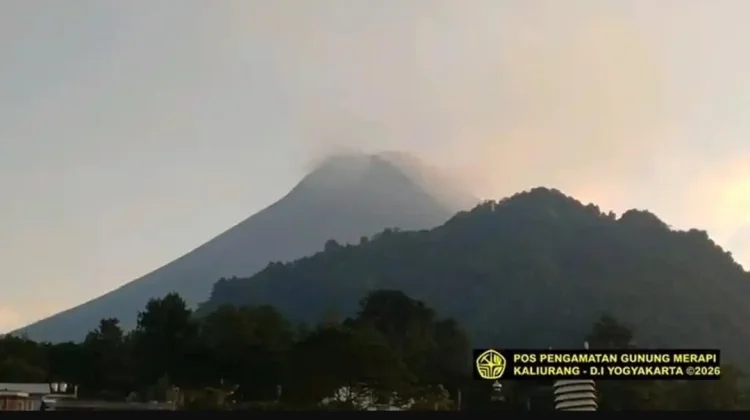 Gunung Merapi Keluarkan Puluhan Guguran Lava