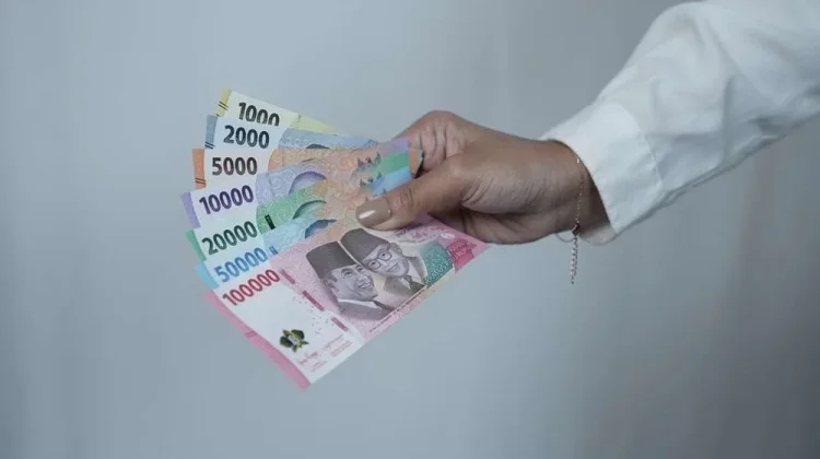 Nilai Tukar Rupiah Sentuh Rp17.300, DPR: Alarm Stabilitas Ekonomi Nasional