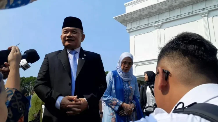 Kenakan Dasi Biru, Dudung Abdurachman Tiba di Istana