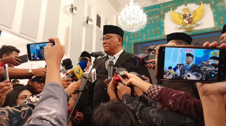 Dilantik Jadi Menteri, Jumhur Akan Fokus Penanganan Sampah