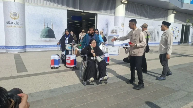 Jemaah Haji Pengguna Kursi Roda, Disediakan Bus Lantai Rendah ke Masjidil Haram