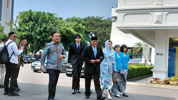 Menteri Jumhur Akan Pimpin Konvoi dengan Buruh pada May Day